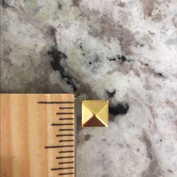 Pack of studs - Picture 6 of 6